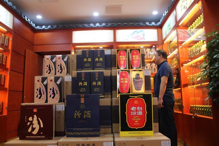 南陽汾酒竹葉青旗艦店盛大開業(yè)，開啟白酒零售新篇章